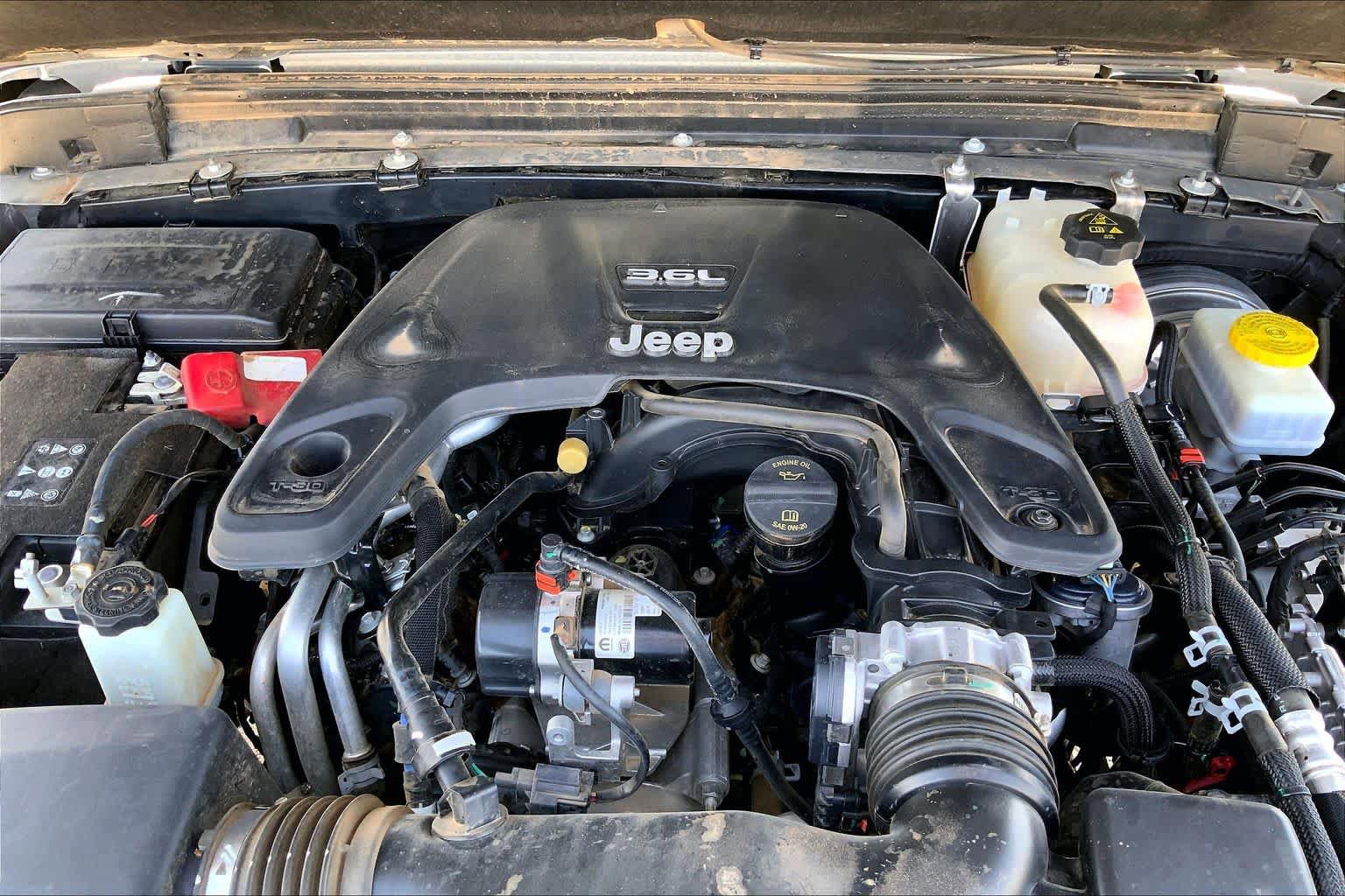 Used 2021 Jeep Wrangler Unlimited Rubicon AWD/4WD image 32