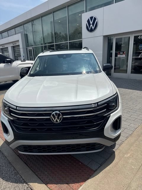 Used 2024 Volkswagen Atlas Peak Edition SEL AWD/4WD image 18
