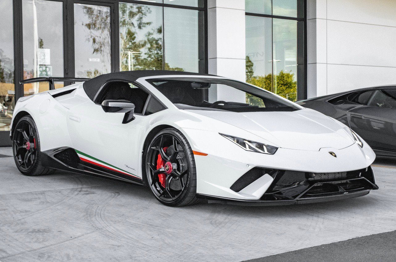 Used 2018 Lamborghini Huracan Performante AWD/4WD image 17