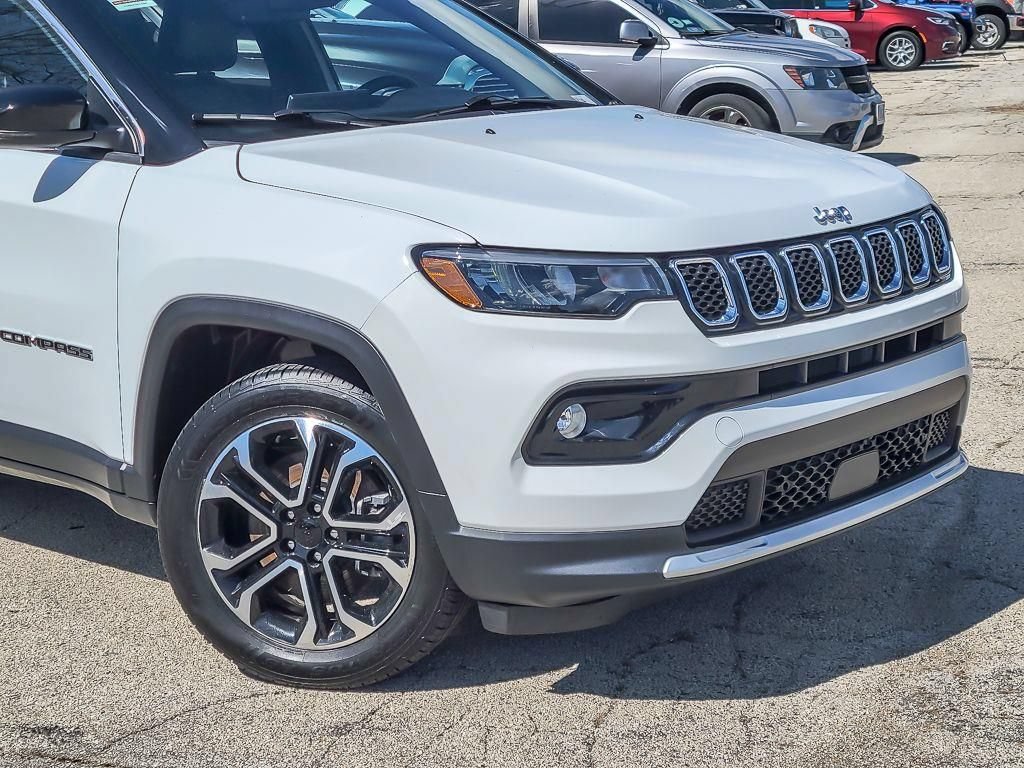 Used 2023 Jeep Compass Limited AWD/4WD image 2