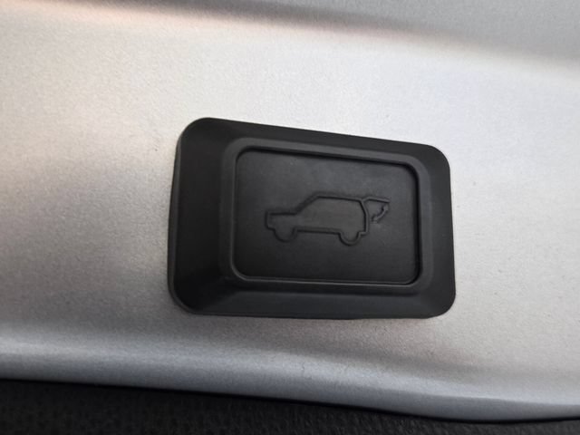 Used 2021 Toyota RAV4 XLE Premium FWD image 13