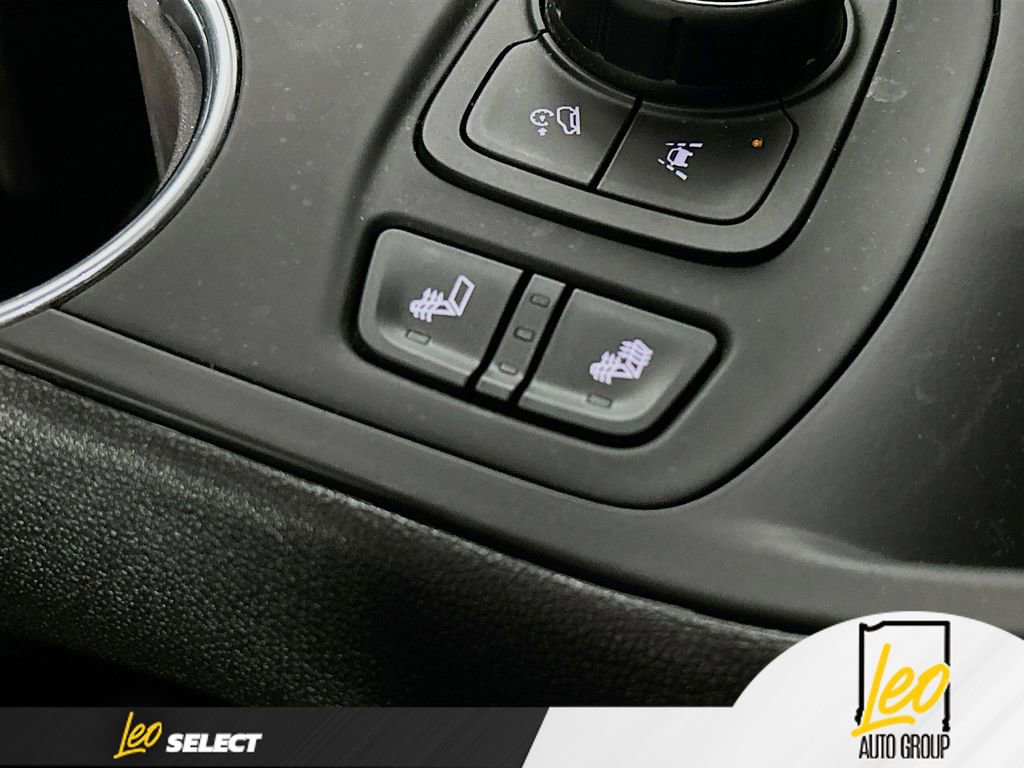 Used 2024 GMC Terrain SLE w/ Driver Convenience Package image 19