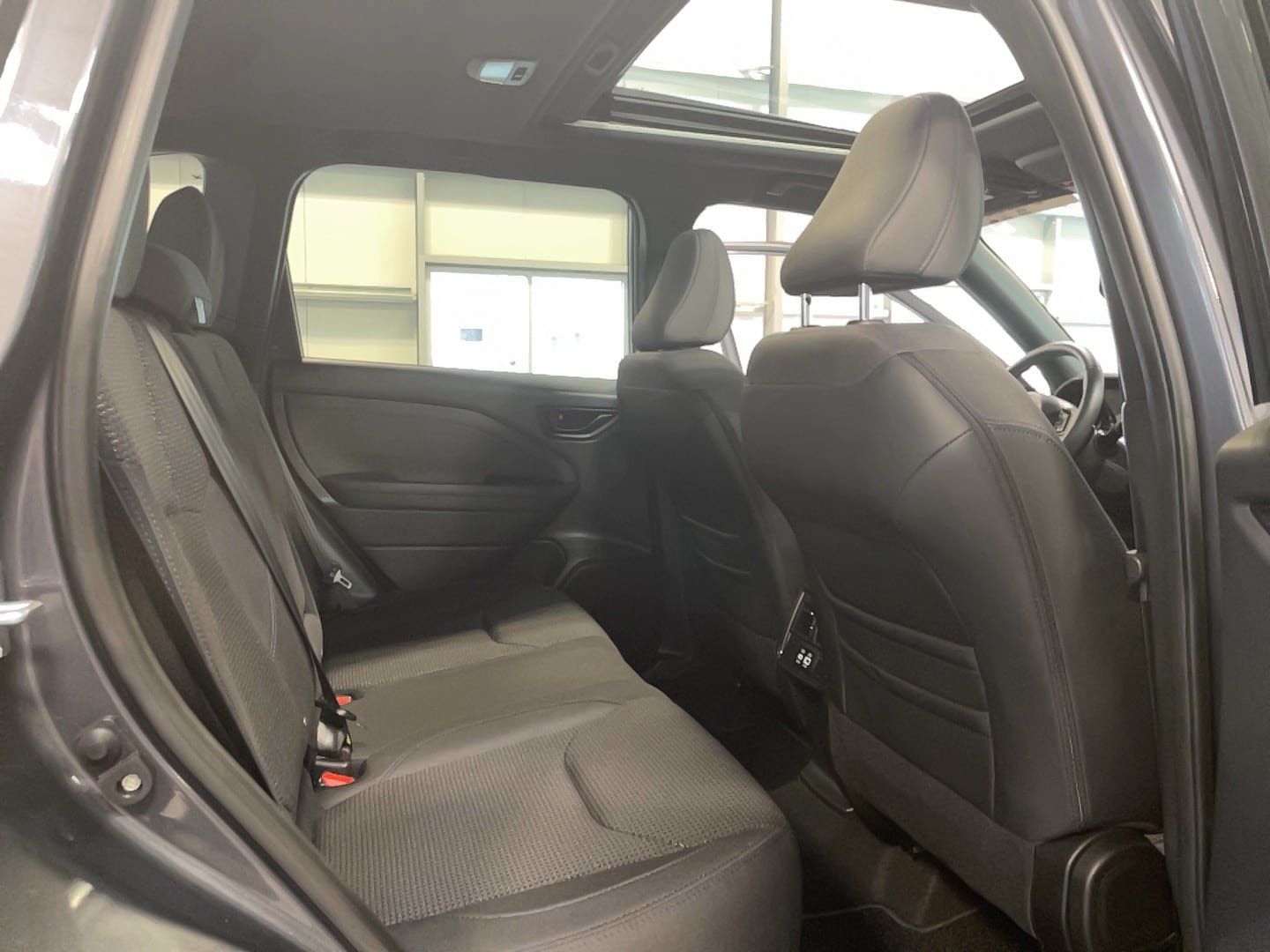 Used 2025 Subaru Forester Premium AWD/4WD image 8