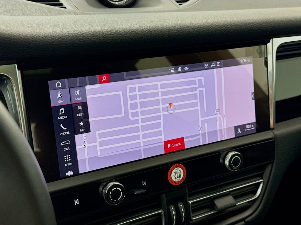 Certified 2025 Porsche Macan AWD/4WD image 20