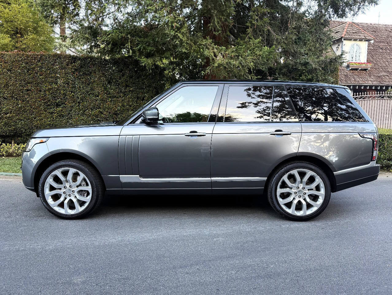Used 2014 Land Rover Range Rover Supercharged AWD/4WD image 4