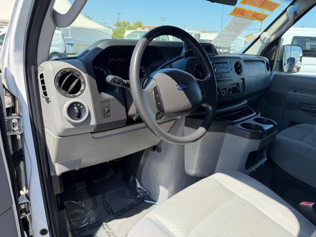 Used 2009 Ford E-350 and Econoline 350 Super Duty Wagon RWD image 16