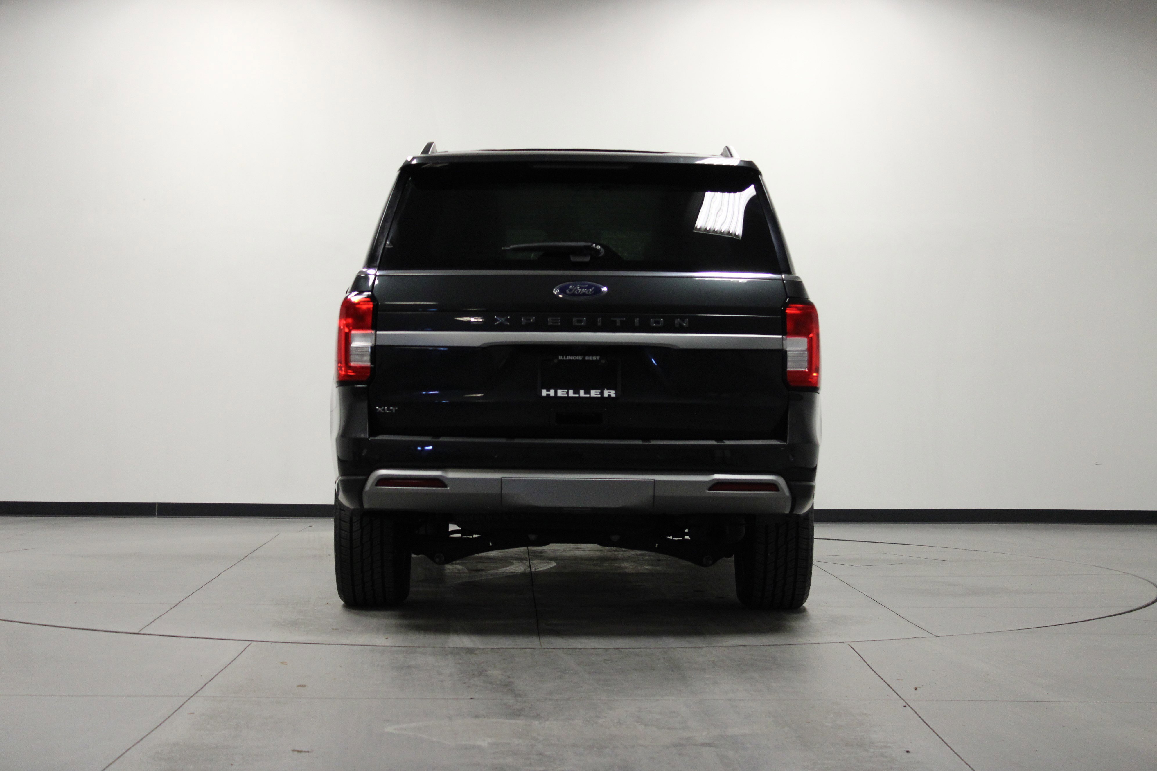 Used 2024 Ford Expedition XLT image 5