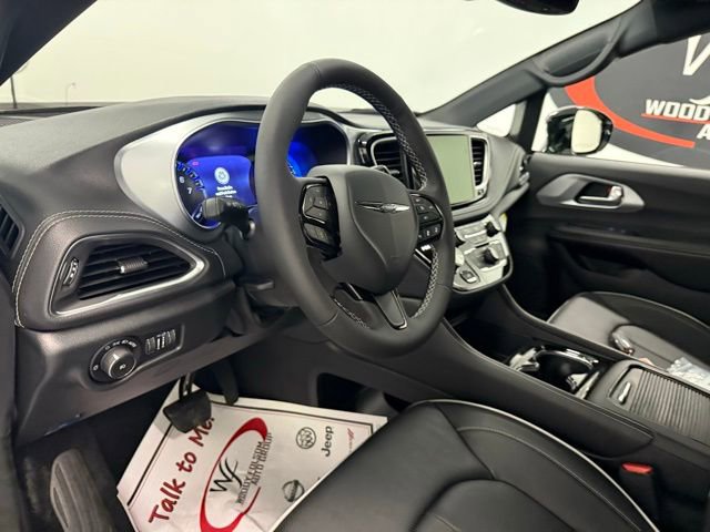 New 2026 Chrysler Pacifica Limited w/ S Appearance Package FWD image 12
