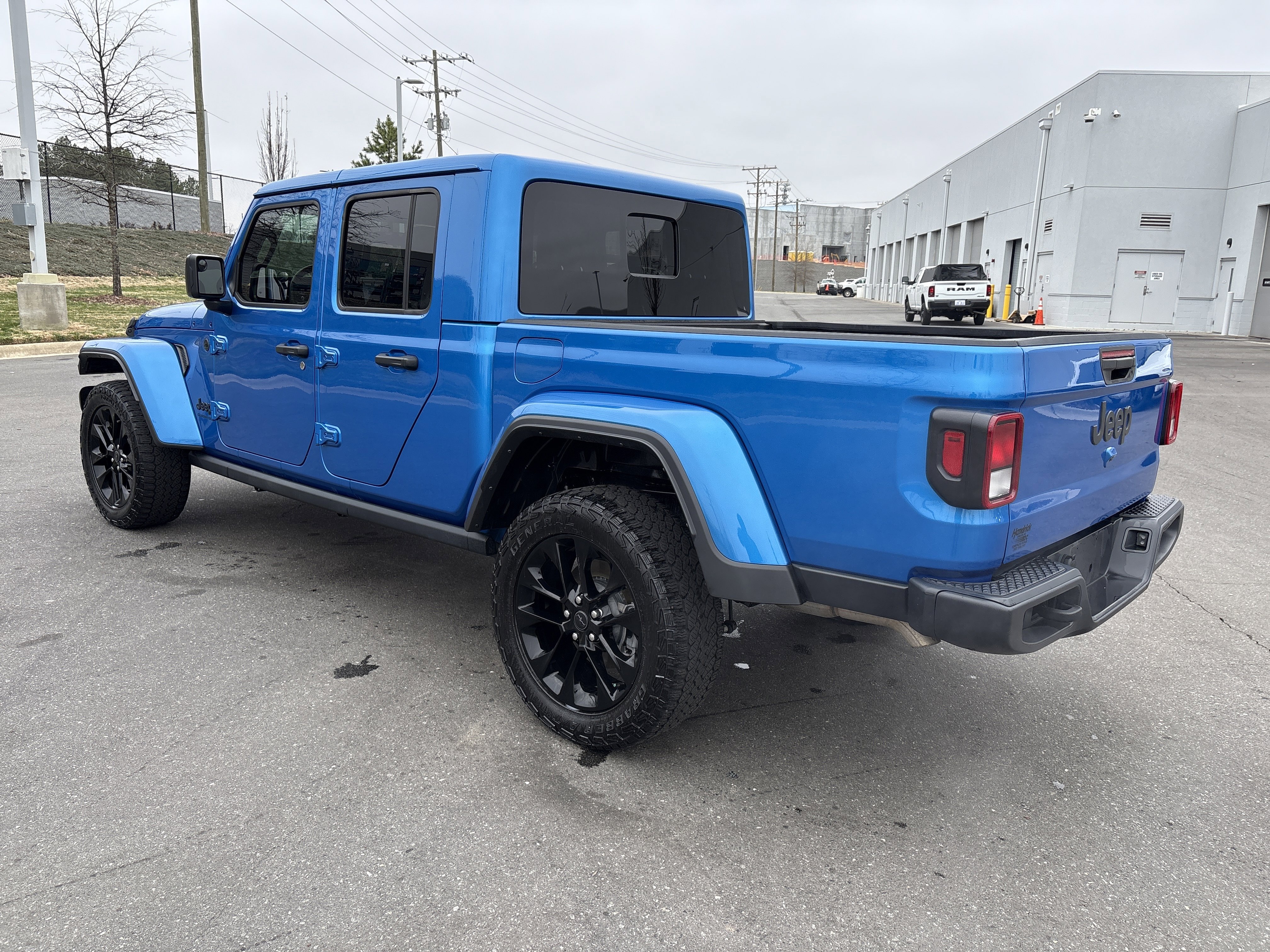 Certified 2025 Jeep Gladiator Nighthawk image 7