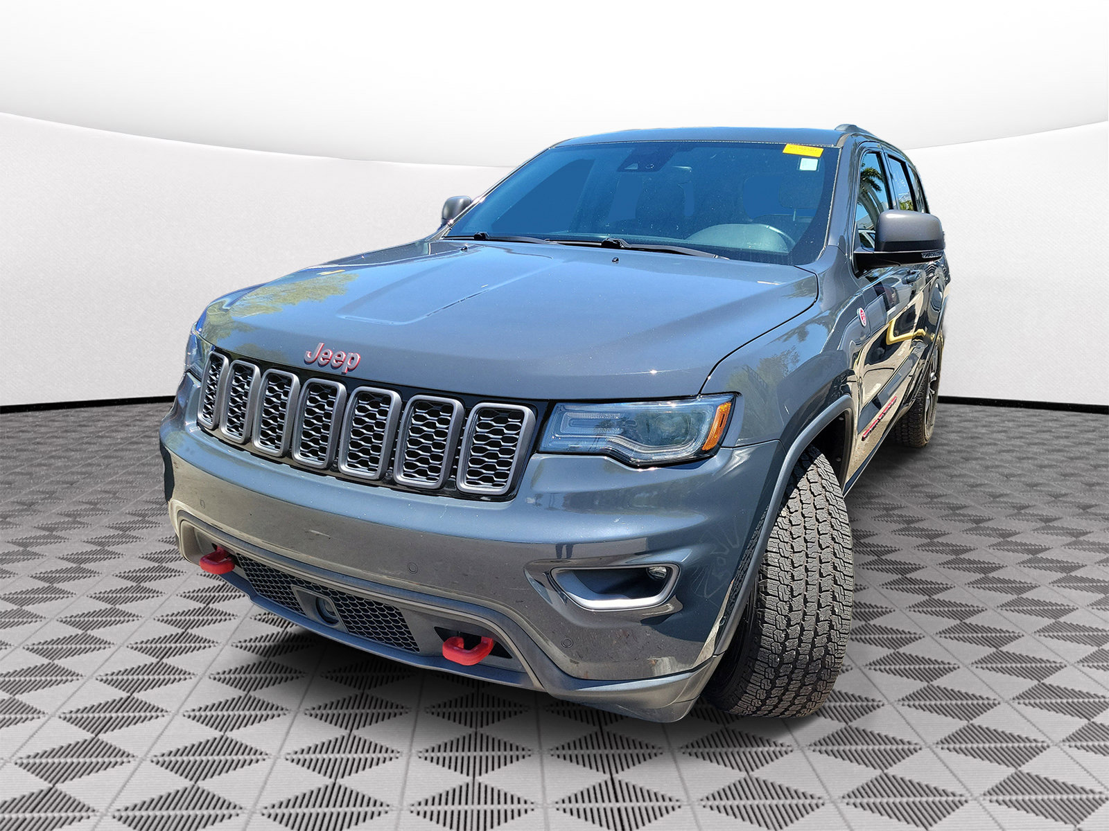 Used 2017 Jeep Grand Cherokee Trailhawk w/ Trailhawk Luxury Group AWD/4WD image 3