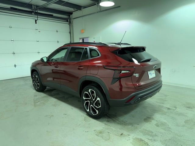 Certified 2025 Chevrolet Trax RS w/ Driver Confidence Package image 5