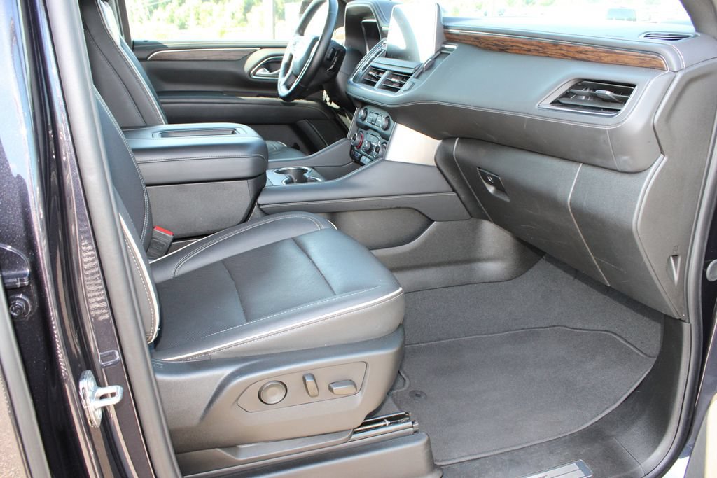 Used 2024 Chevrolet Suburban Premier RWD image 6