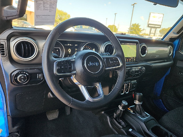 Used 2023 Jeep Gladiator Overland w/ Cold Weather Group AWD/4WD image 11