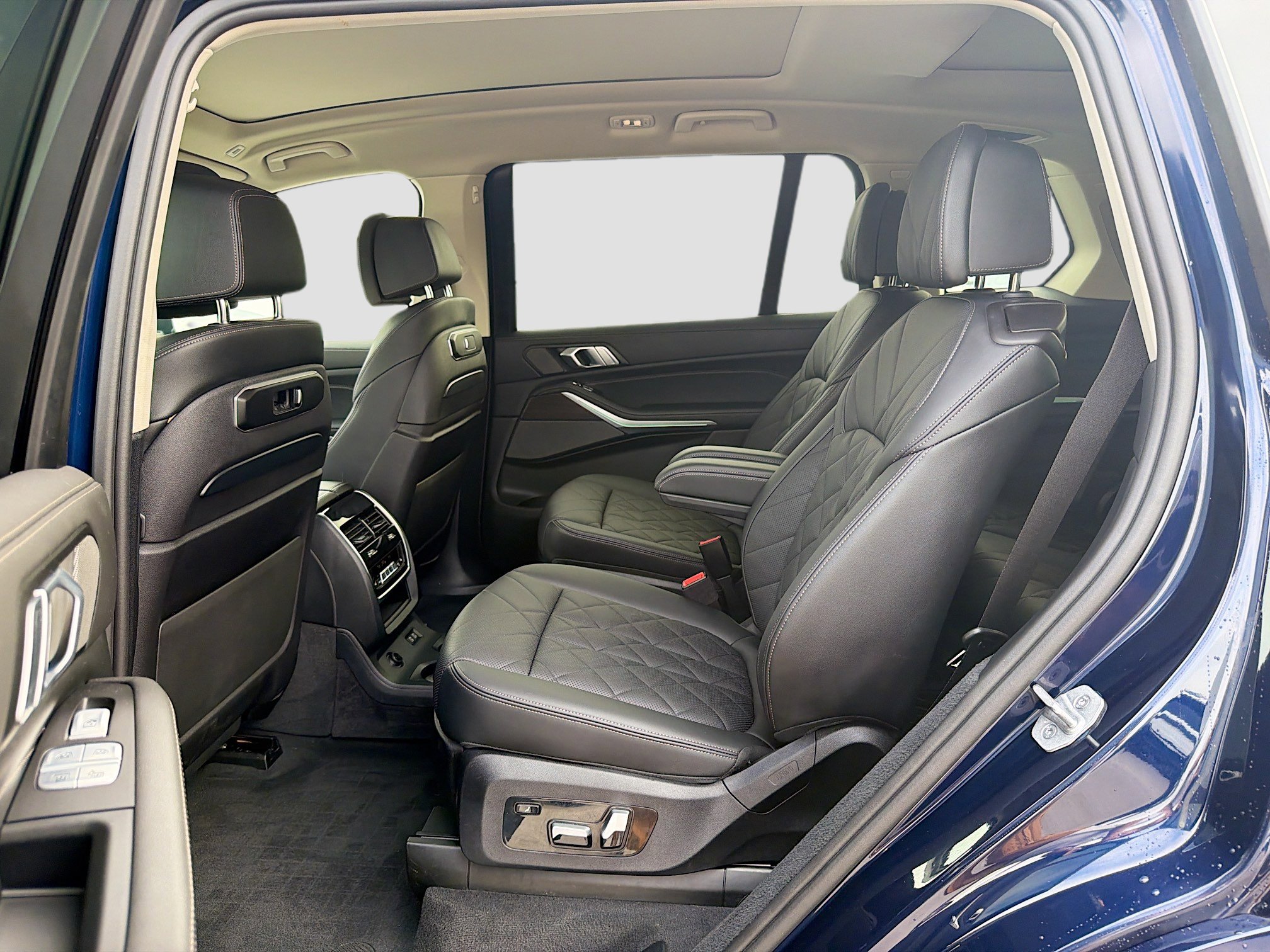 Used 2024 BMW X7 xDrive40i w/ Premium Package AWD/4WD image 23