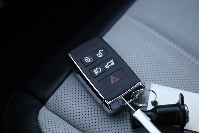 Used 2023 Land Rover Range Rover Evoque R-Dynamic SE image 25