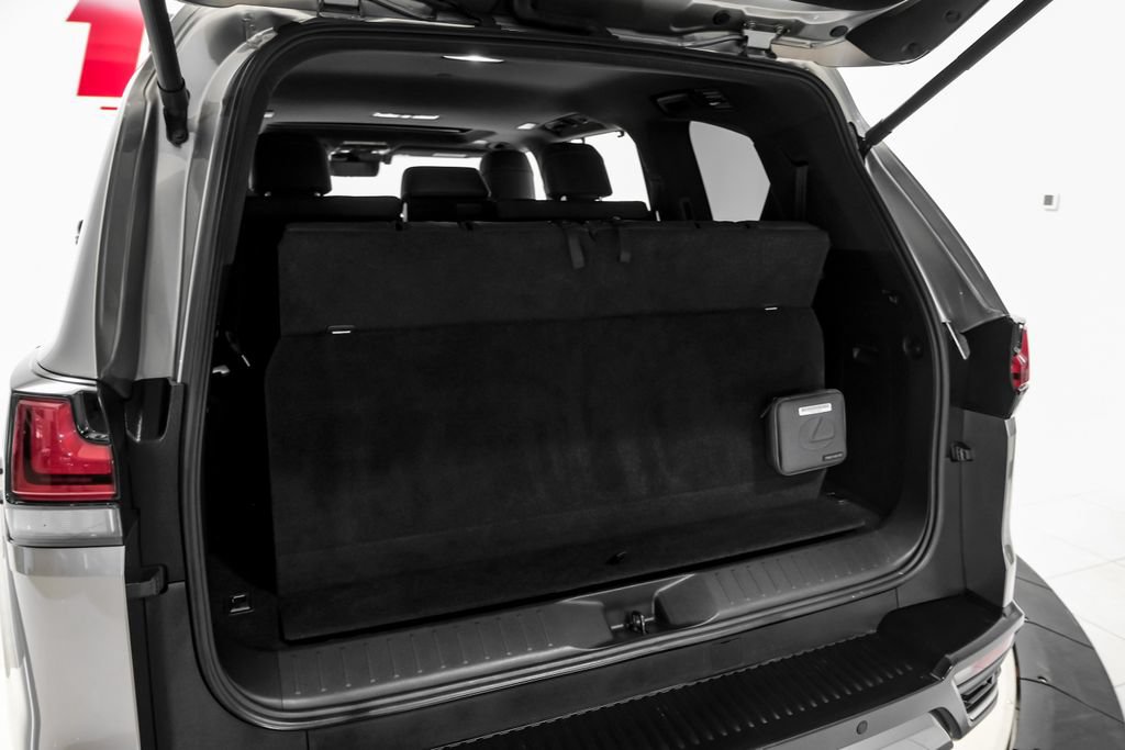 Used 2022 Lexus LX 600 4WD w/ Luxury Package image 57