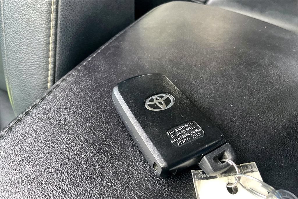 Used 2015 Toyota RAV4 Limited AWD/4WD image 12