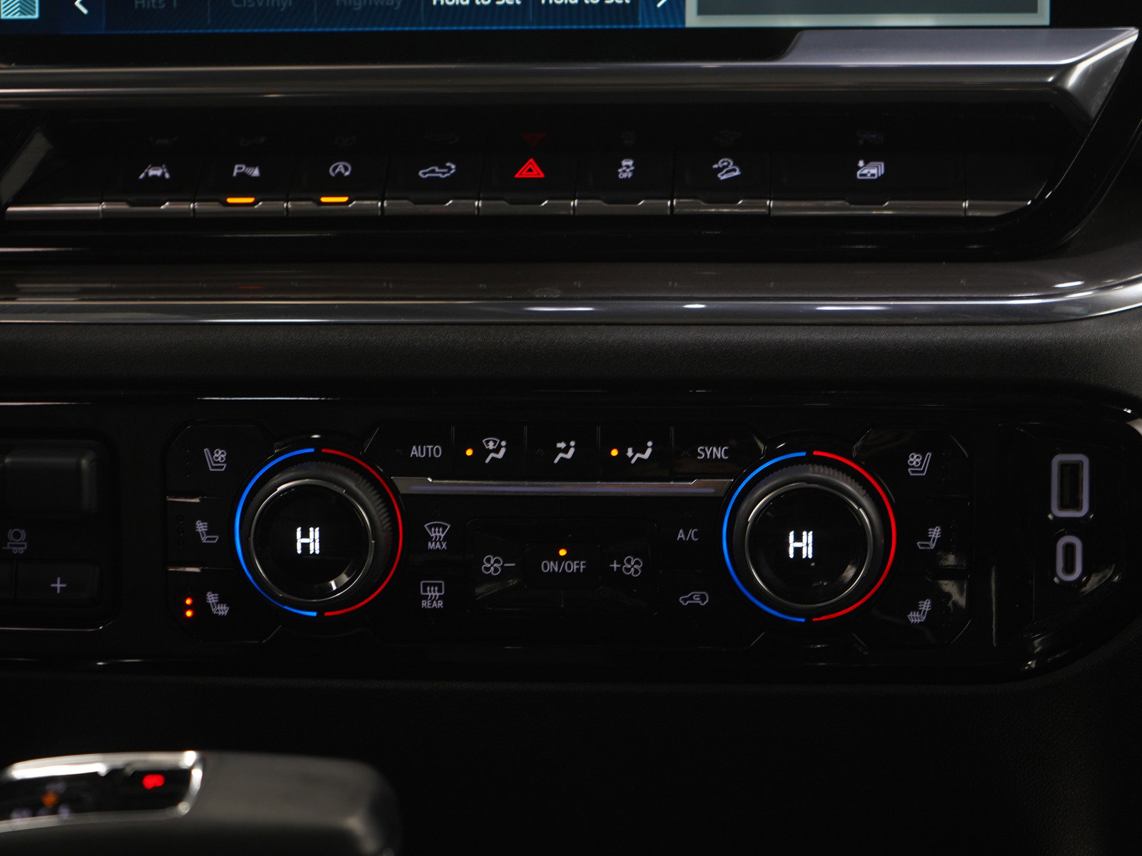 Used 2023 Chevrolet Silverado 1500 High Country w/ Technology Package image 19