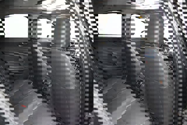 Used 2017 Jaguar XE Premium image 22