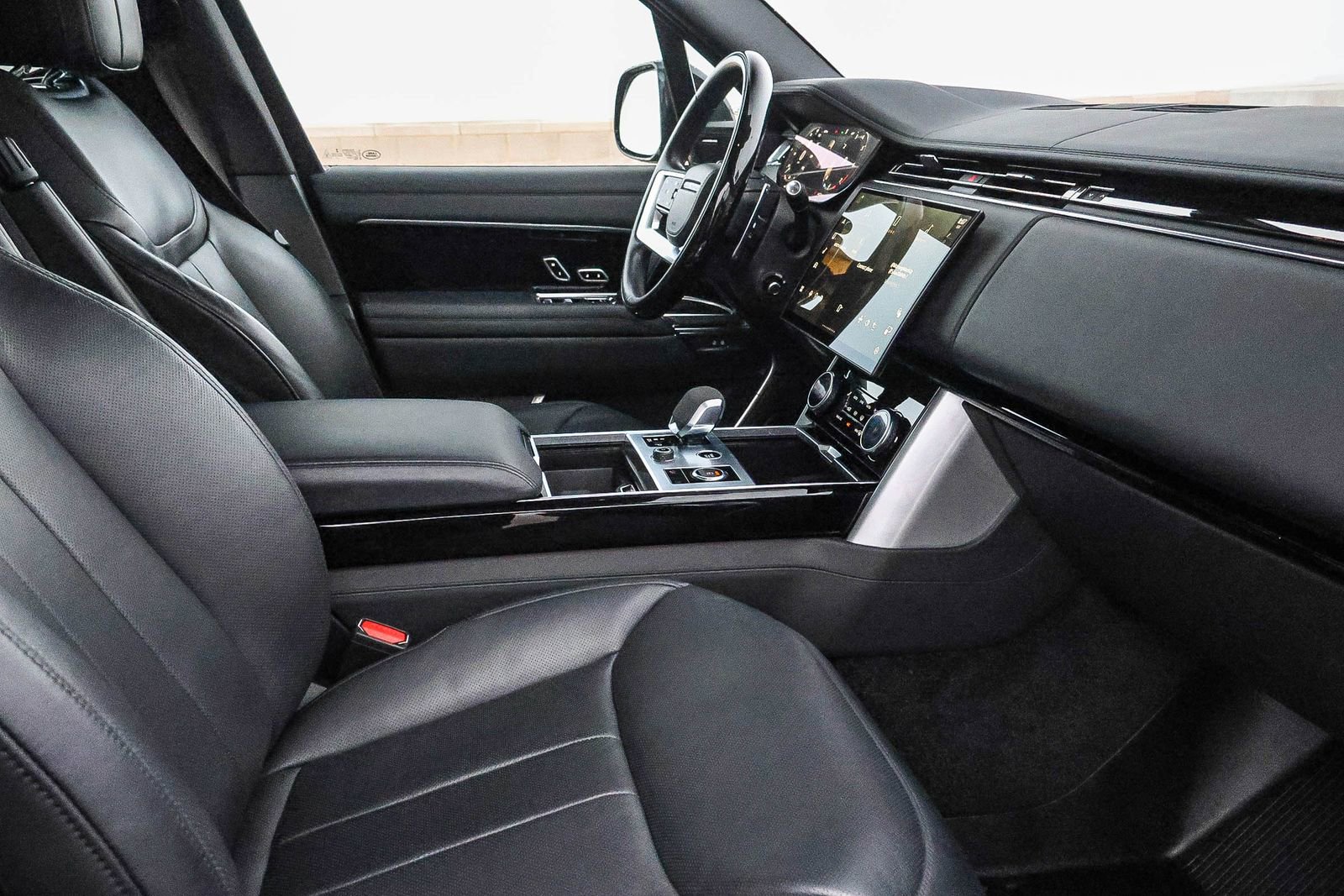 Used 2023 Land Rover Range Rover SE image 17