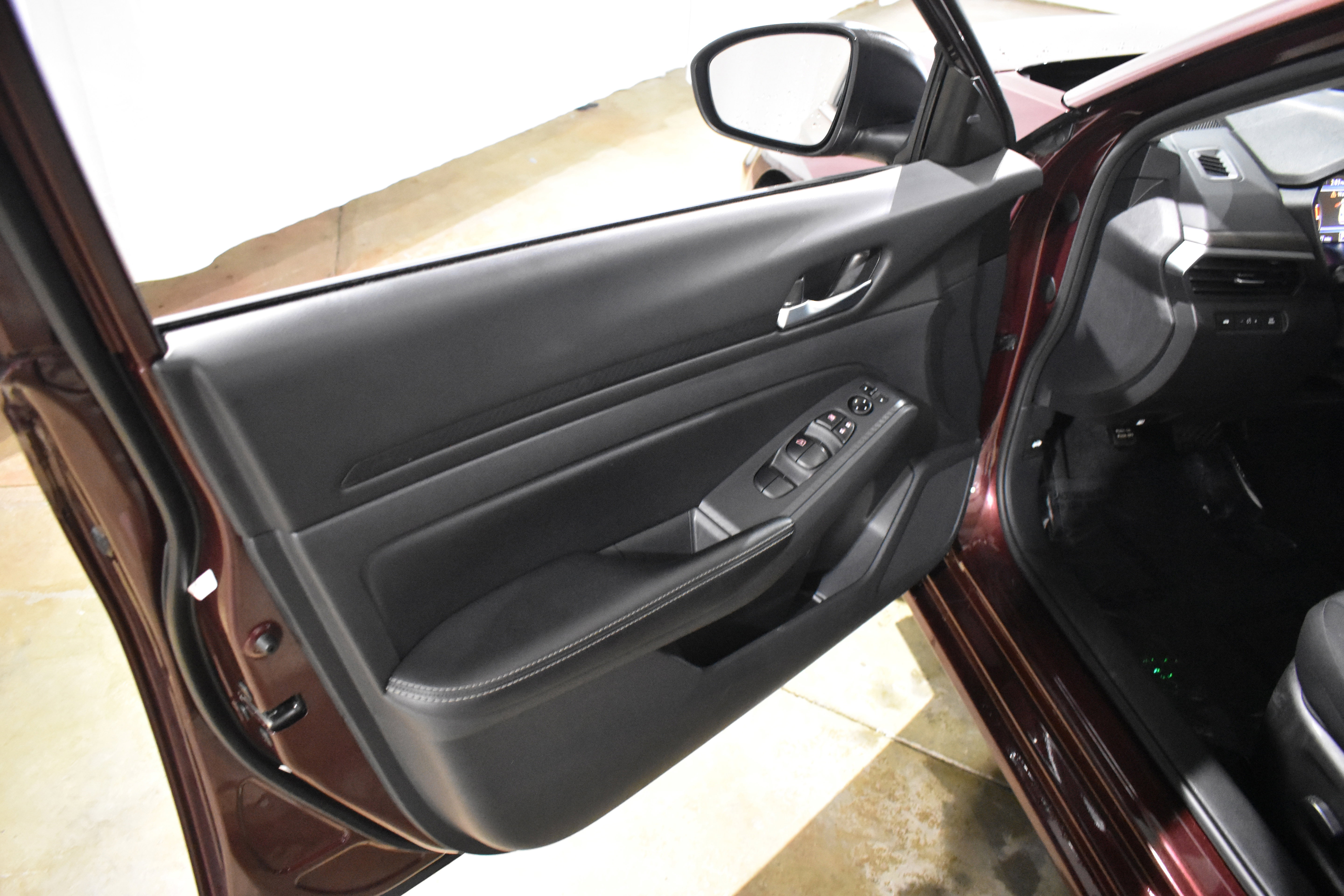 Used 2025 Nissan Altima 2.5 SV image 23