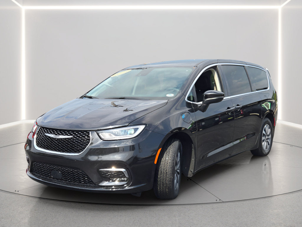 Used 2023 Chrysler Pacifica Touring-L FWD image 4