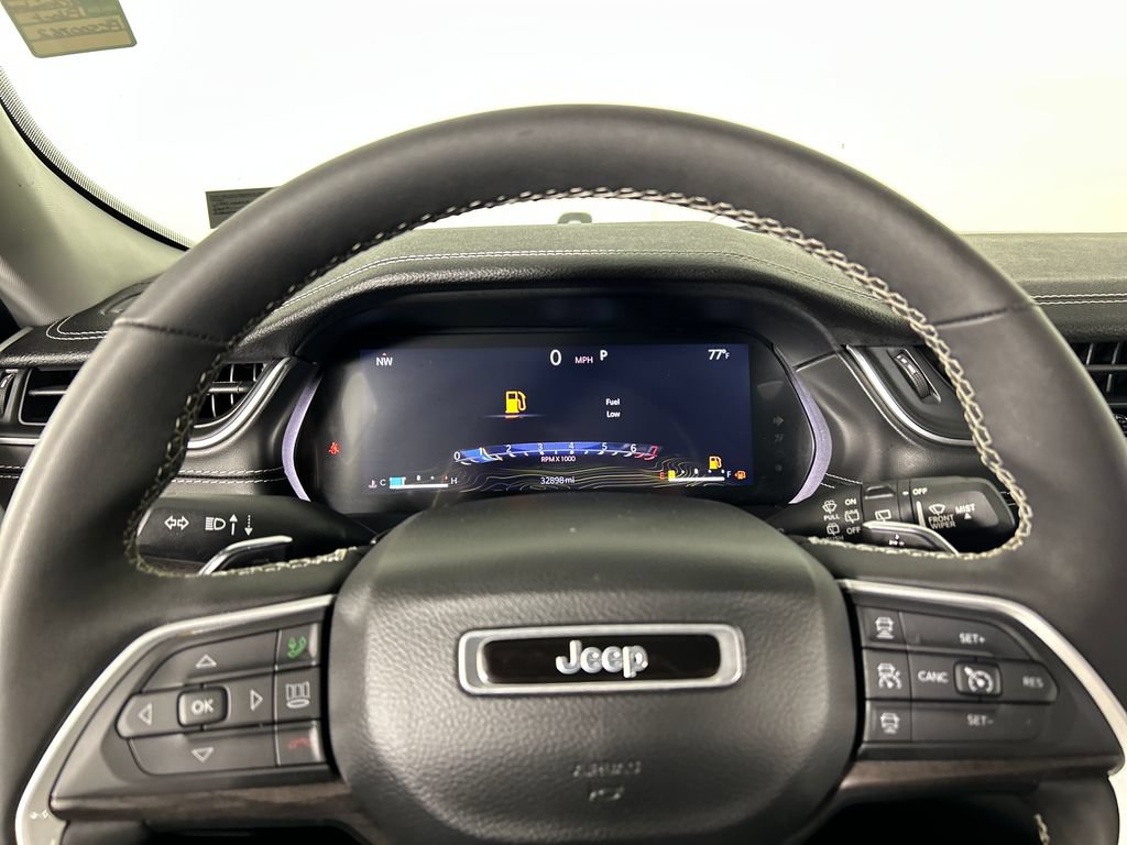 Used 2023 Jeep Grand Cherokee Limited w/ Luxury Tech Group II AWD/4WD image 13