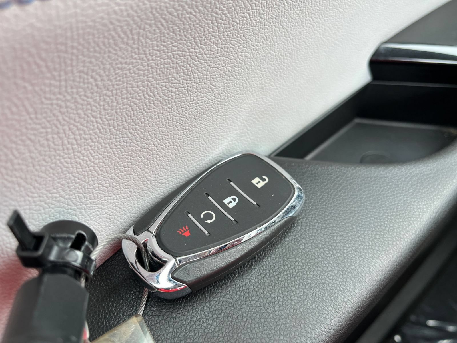 Used 2025 Chevrolet Trax LT FWD image 25