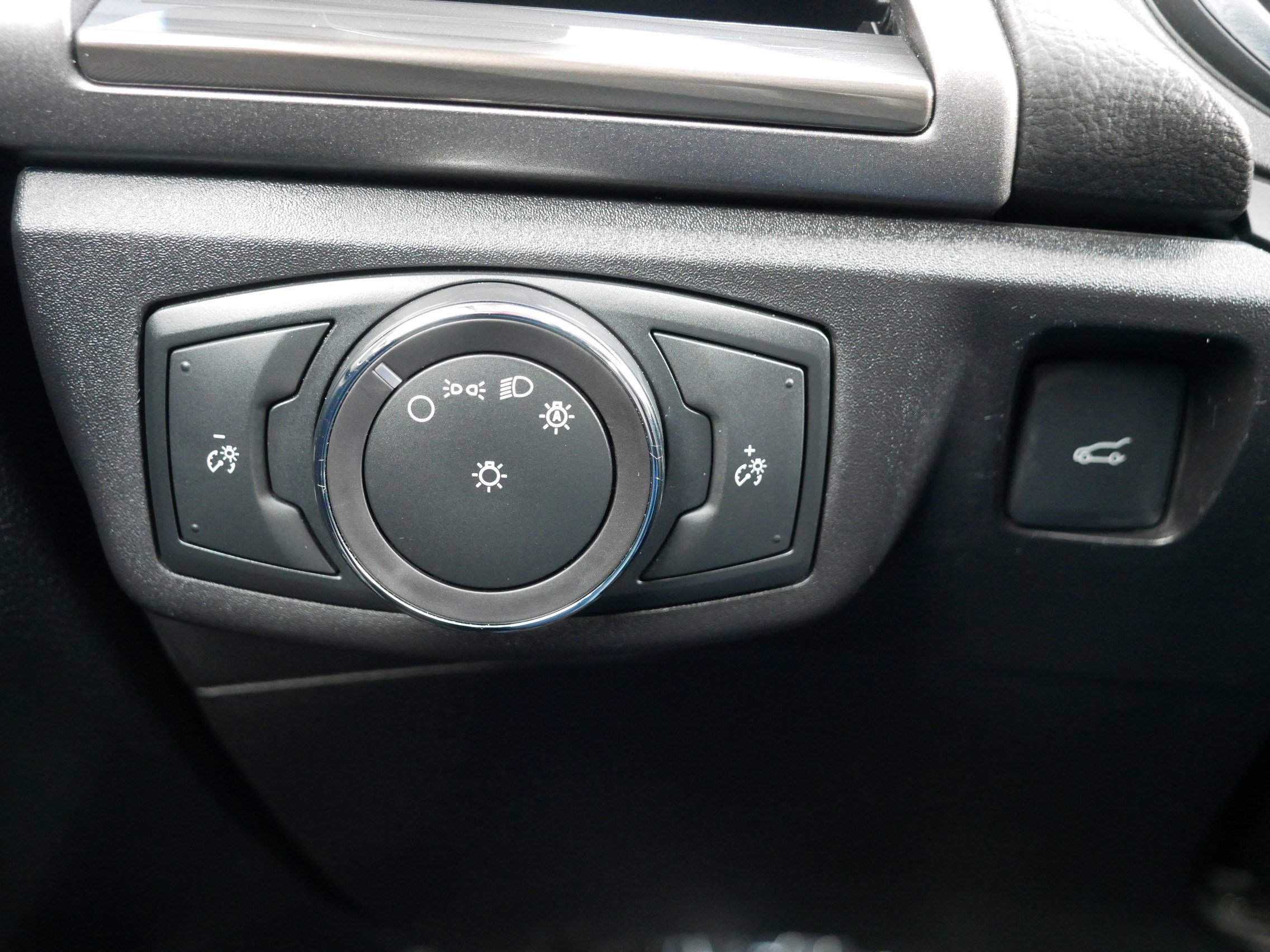 Used 2018 Ford Fusion SE w/ Fusion SE Technology Package image 26