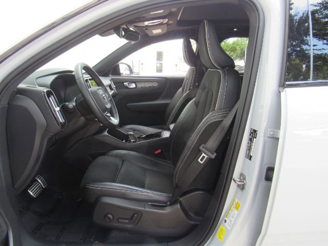 Used 2022 Volvo XC40 P8 Recharge Plus image 12