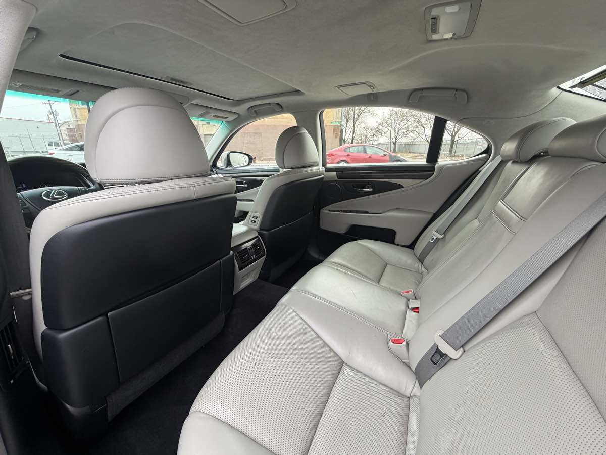 Used 2016 Lexus LS 460 AWD image 15