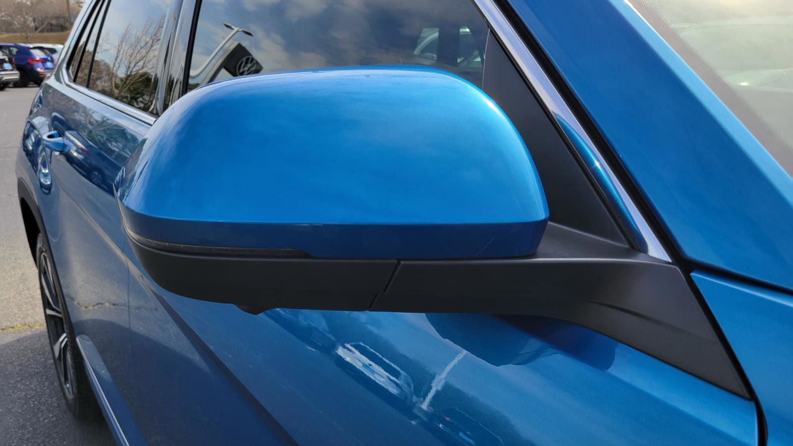 Certified 2025 Volkswagen Atlas Cross Sport SEL Premium R-Line image 9