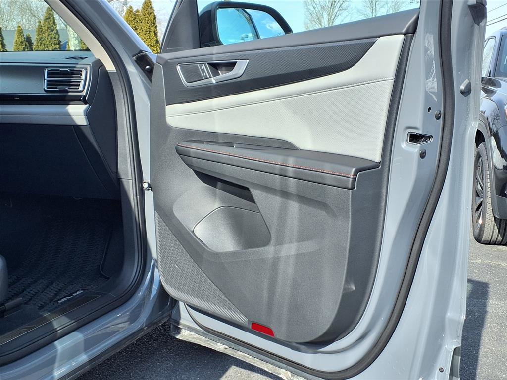 Certified 2025 Volkswagen Atlas Peak Edition SE image 13