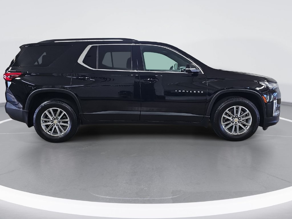Used 2023 Chevrolet Traverse LT FWD image 2