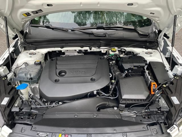 Certified 2024 Volvo XC40 B5 Plus w/ Protection Package Premier AWD/4WD image 26