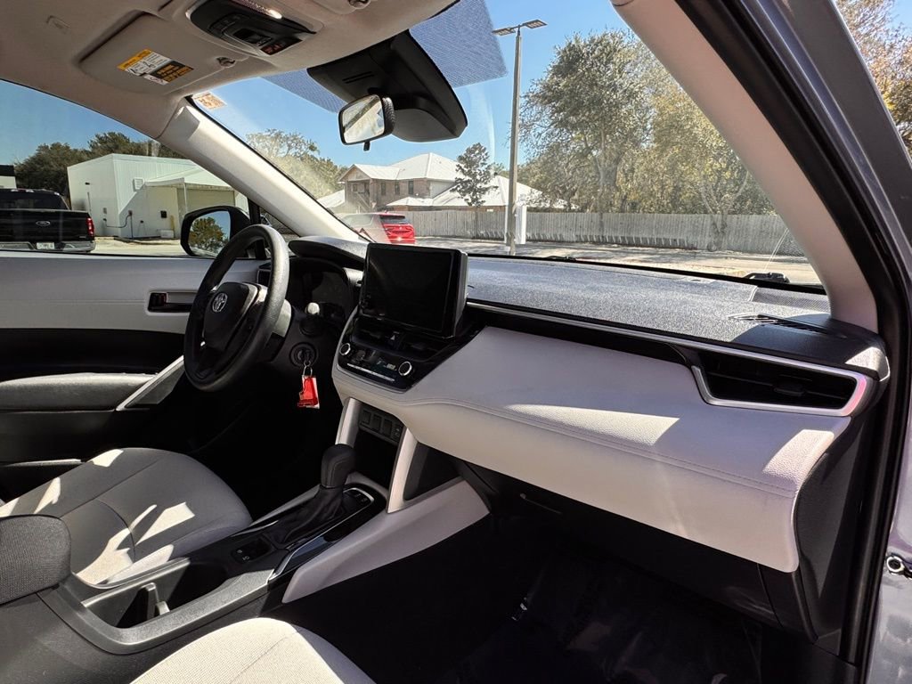 Used 2024 Toyota Corolla Cross L image 29