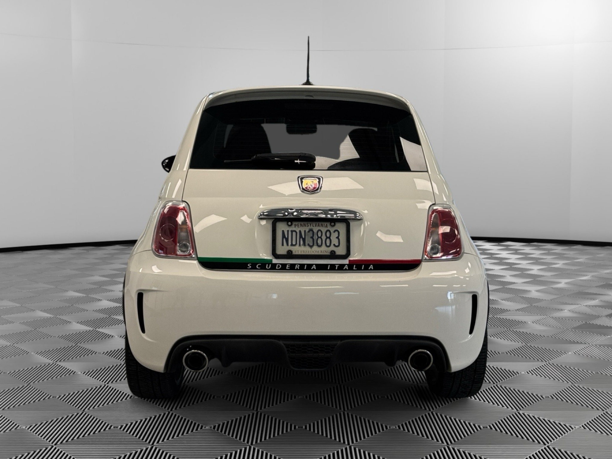 Used 2013 FIAT 500 Abarth w/ Beats Audio Pkg FWD image 7