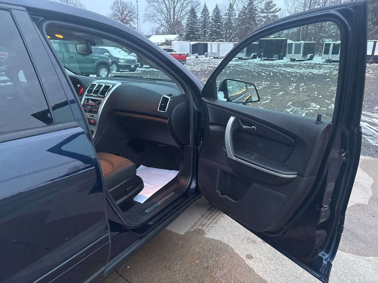 Used 2011 GMC Acadia SLE image 19