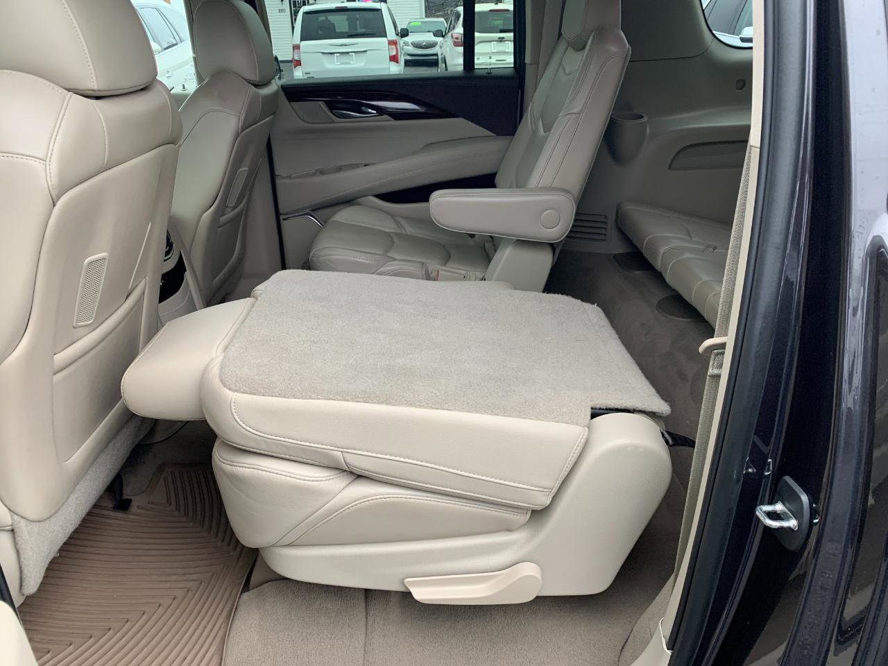 Used 2015 Cadillac Escalade ESV Premium image 34