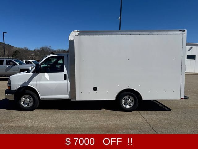 New 2026 Chevrolet Express 3500 w/ Power Convenience Package RWD video 2