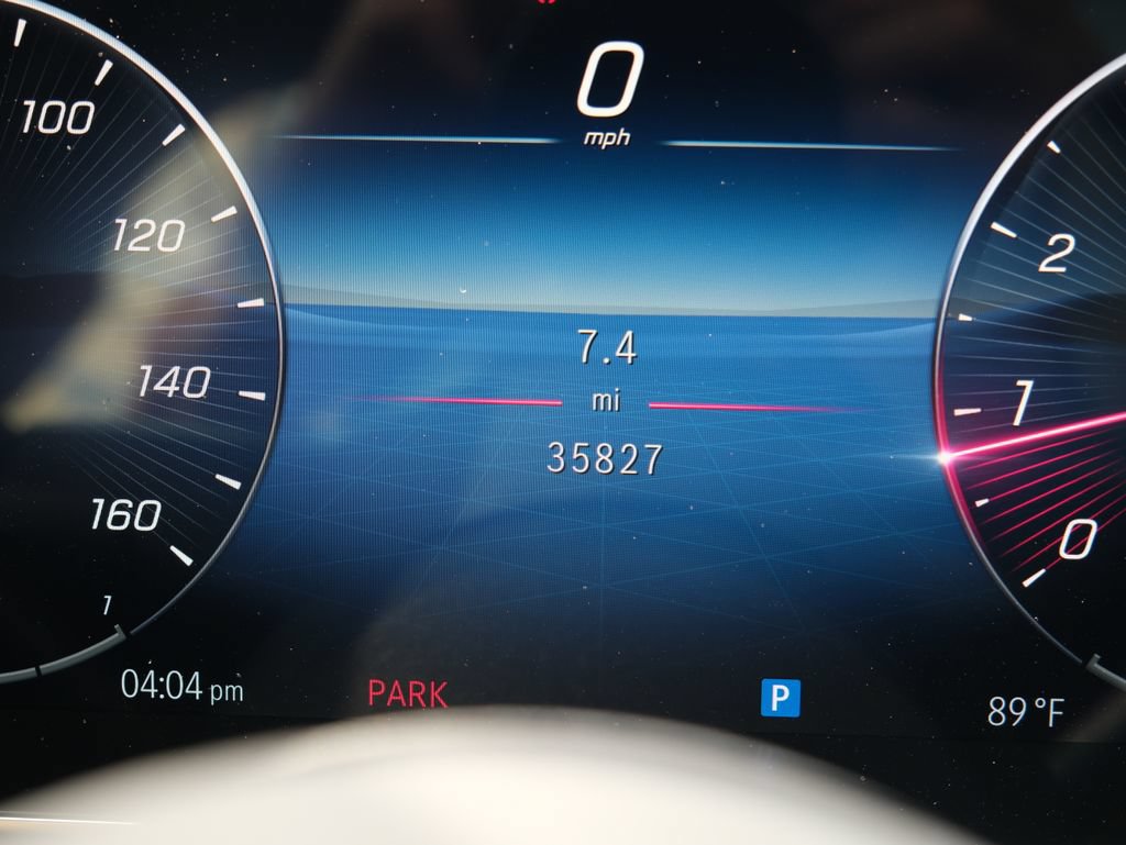 Used 2023 Mercedes-Benz GLC 300 image 4