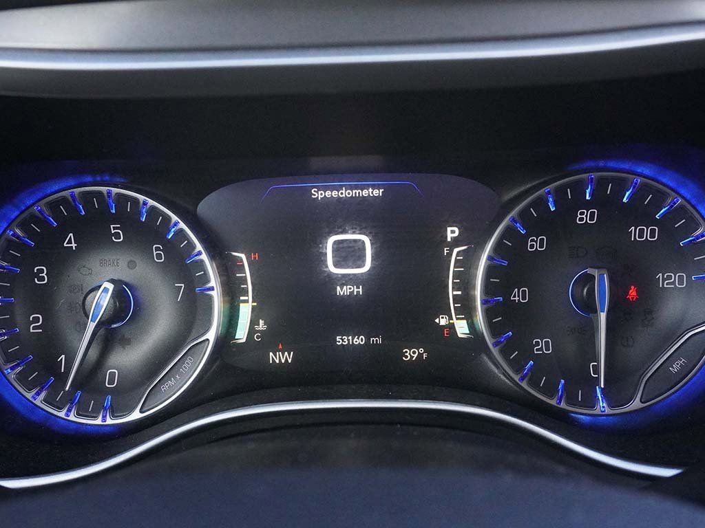 Used 2023 Chrysler Pacifica Touring-L image 37