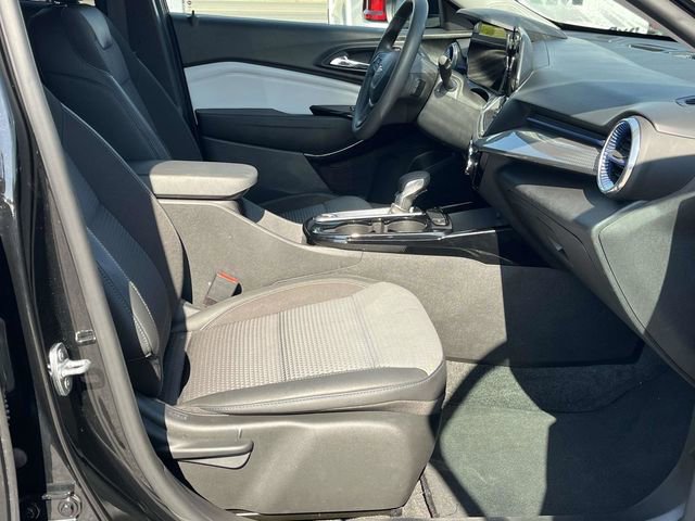 Used 2024 Chevrolet Trax LT FWD image 22