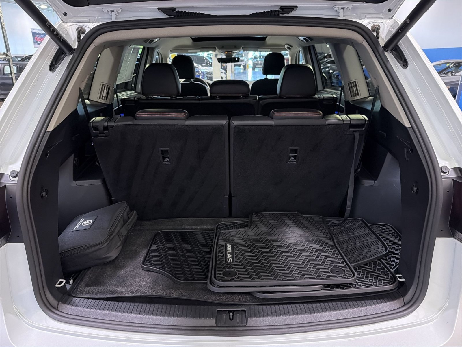 Used 2024 Volkswagen Atlas Peak Edition SEL AWD/4WD image 32