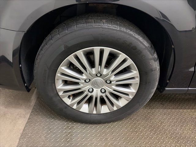 Used 2013 Chrysler Town & Country Touring-L w/ Driver Convenience Group FWD image 43