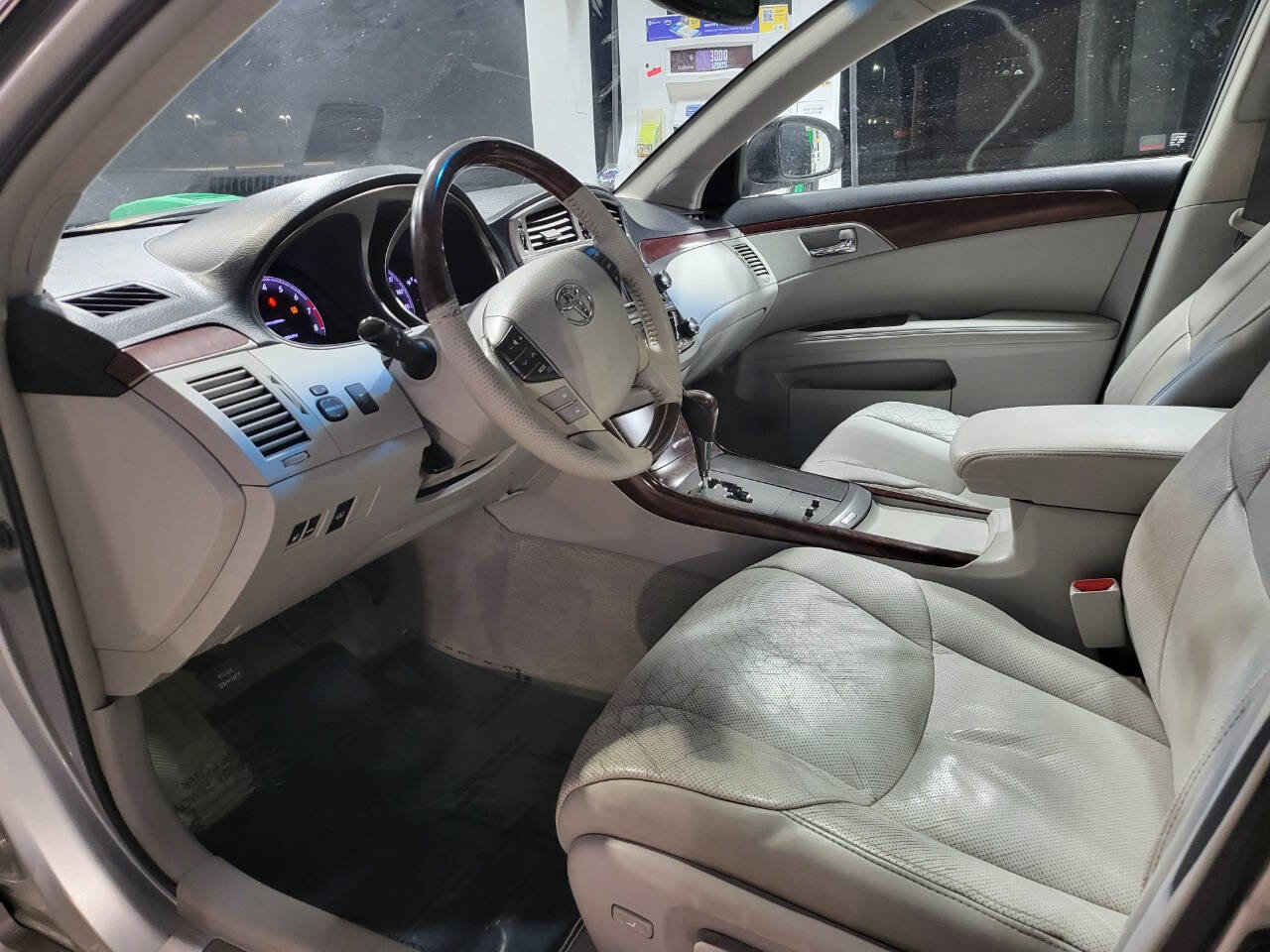 Used 2011 Toyota Avalon Limited FWD image 8