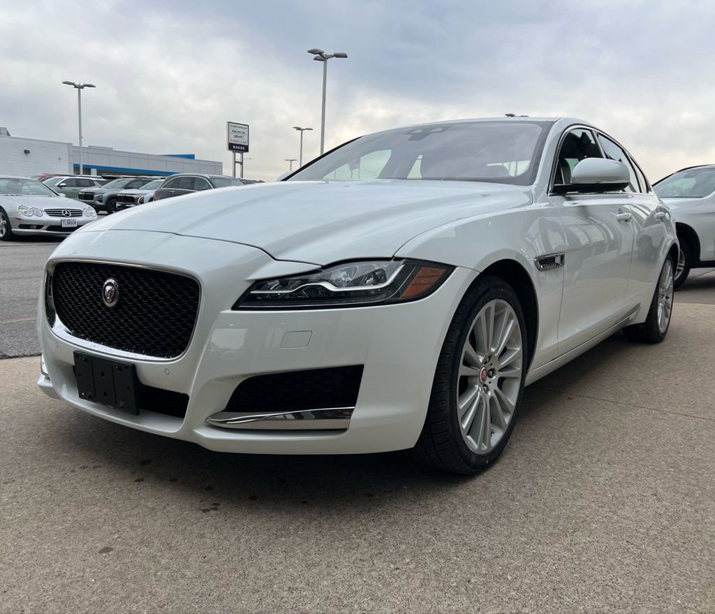 Used 2019 Jaguar XF Premium image 8
