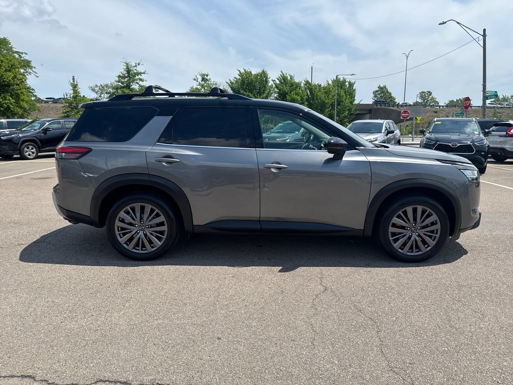 Used 2023 Nissan Pathfinder SL w/ SL Premium Package AWD/4WD image 12
