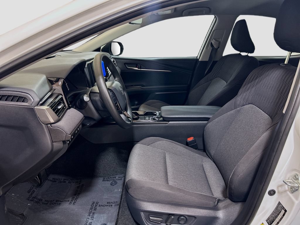 Used 2025 Toyota Camry LE w/ Convenience Package FWD image 17