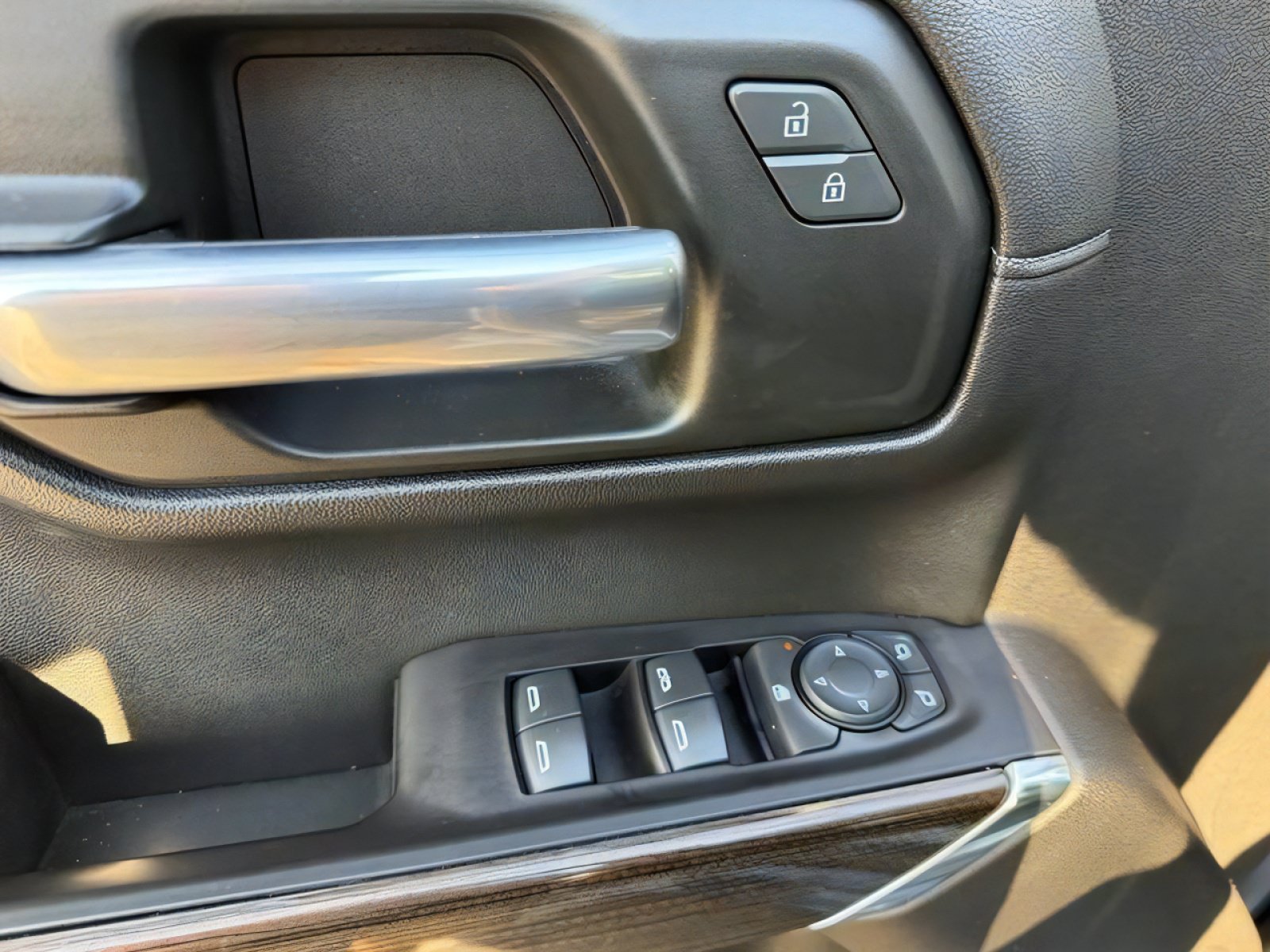 Used 2019 Chevrolet Silverado 1500 LT w/ All-Star Edition AWD/4WD image 22